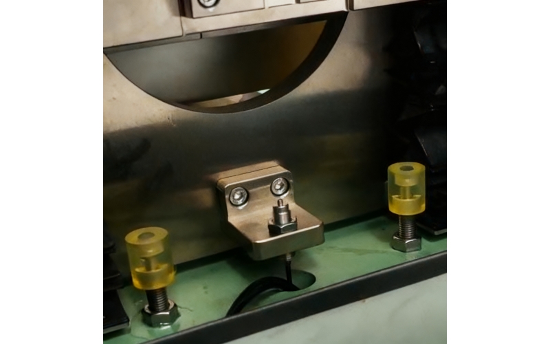 点胶机测高仪传感器的特点是什么