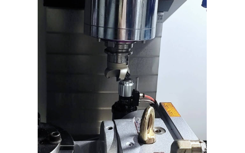 对刀仪撞偏y轴后，如何进行参数标定？